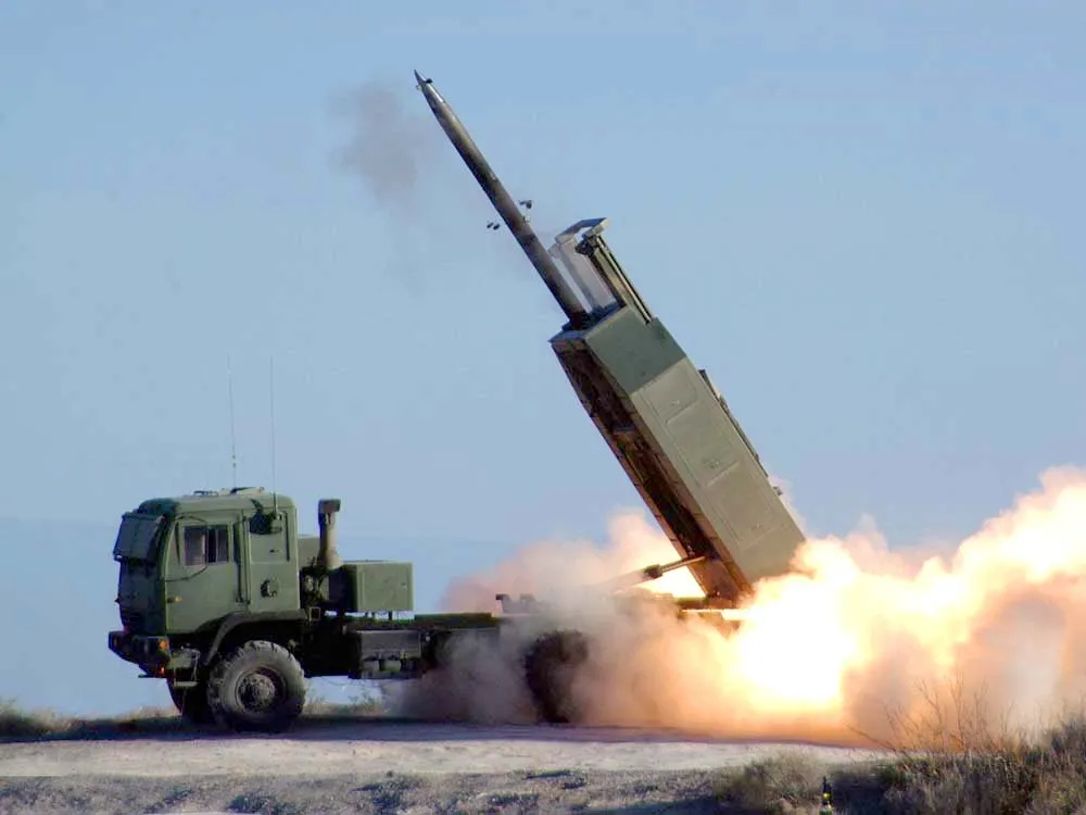 高機動ロケット砲システム:通称「HIMARS」