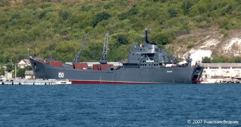 タピール級揚陸艦「サラトフ」